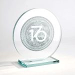 Trophée en verre rond avec logo en couleur
