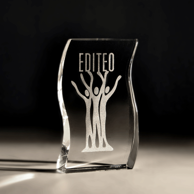 Trophée en verre gravé personnalisé