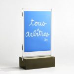 Trophée verre avec impression sur plaque métal d'un logo en couleurs
