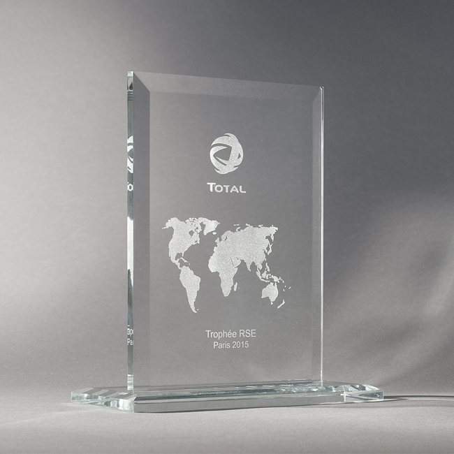 Trophée en verre gravé personnalisé