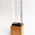 trophee bois verre et bronze pour gravure
